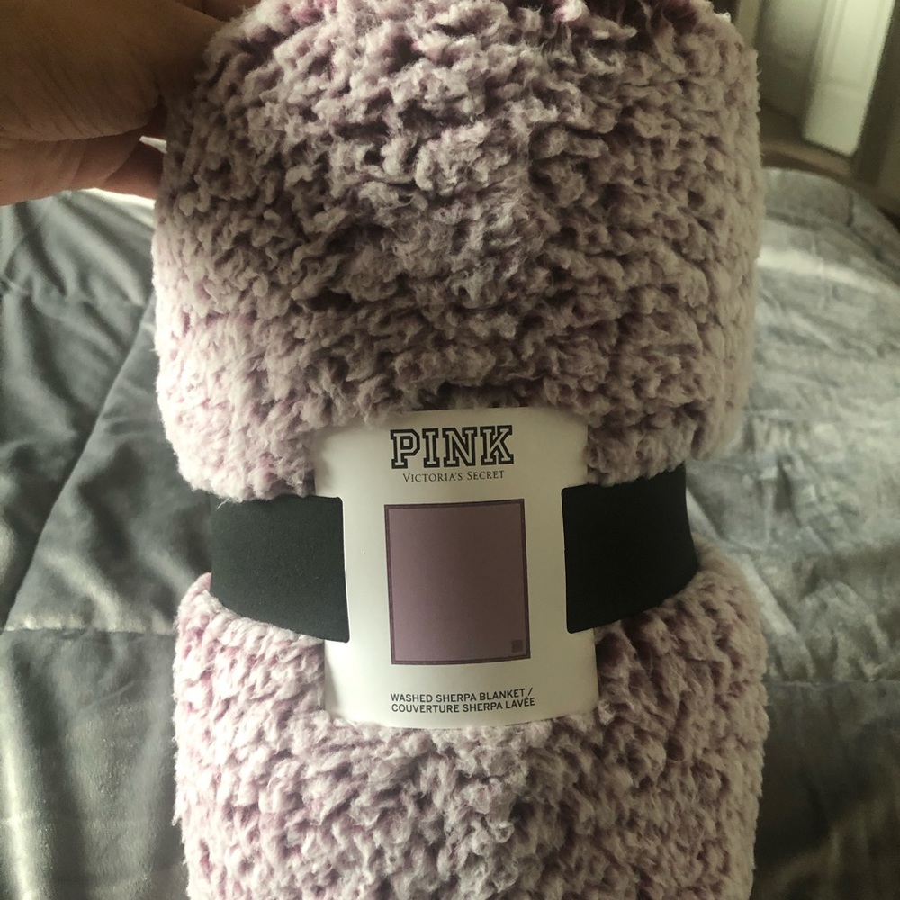 Victoria Secrets PINK Sherpa Blanket